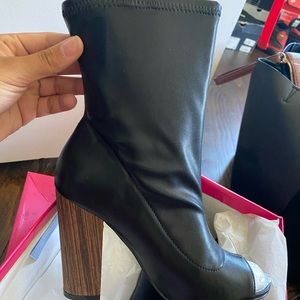 Brand New Heeled boots💕💕